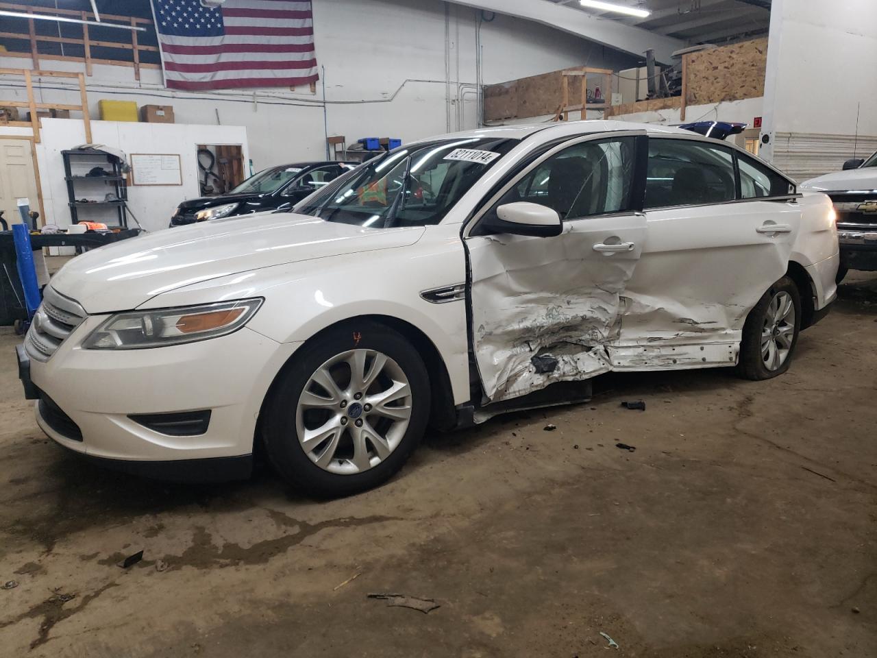FORD TAURUS SEL 2011