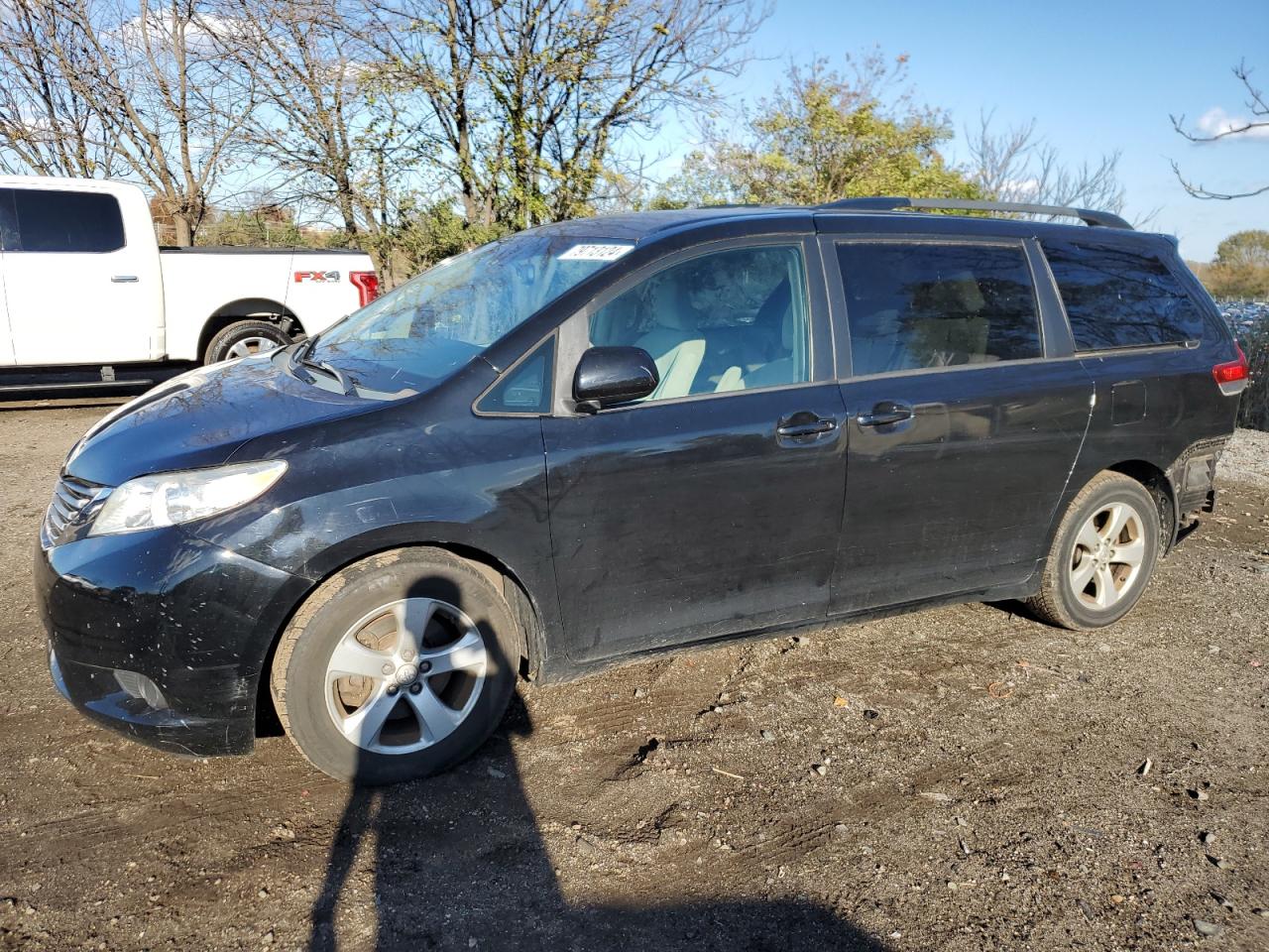 TOYOTA SIENNA LE 2014