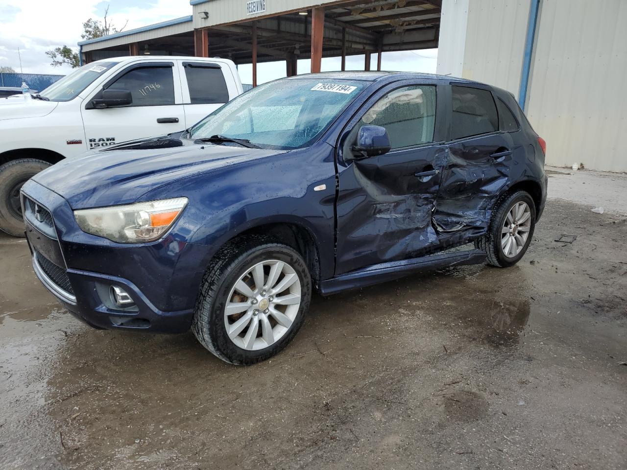 MITSUBISHI OUTLANDER 2011