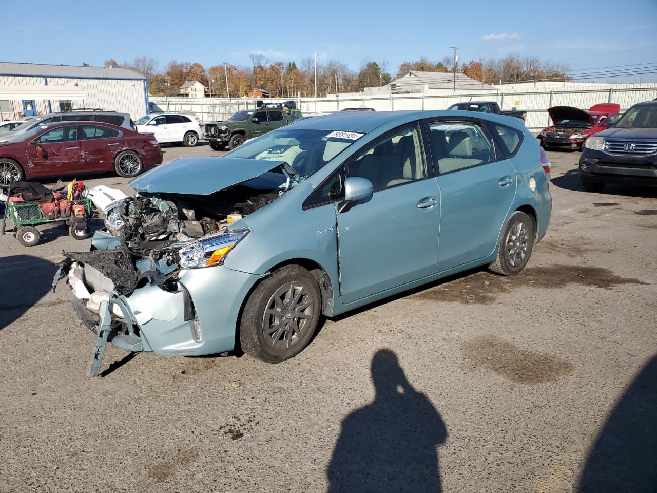 TOYOTA PRIUS V 2017