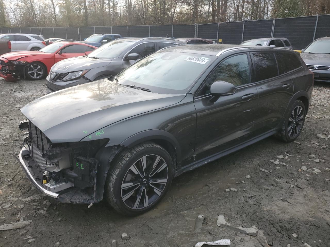 VOLVO V60 CROSS 2021