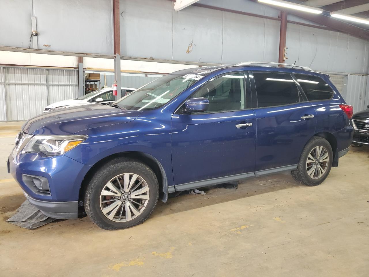 NISSAN PATHFINDER 2017