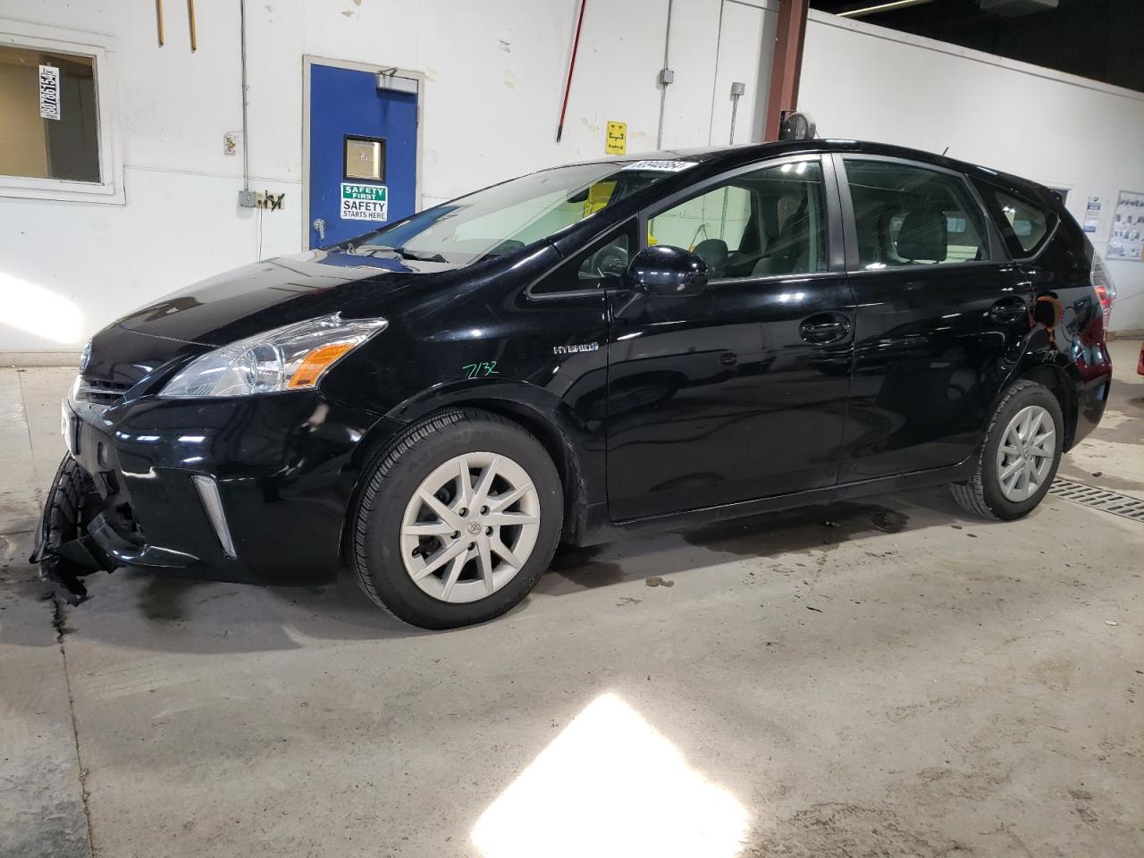 TOYOTA PRIUS V 2014