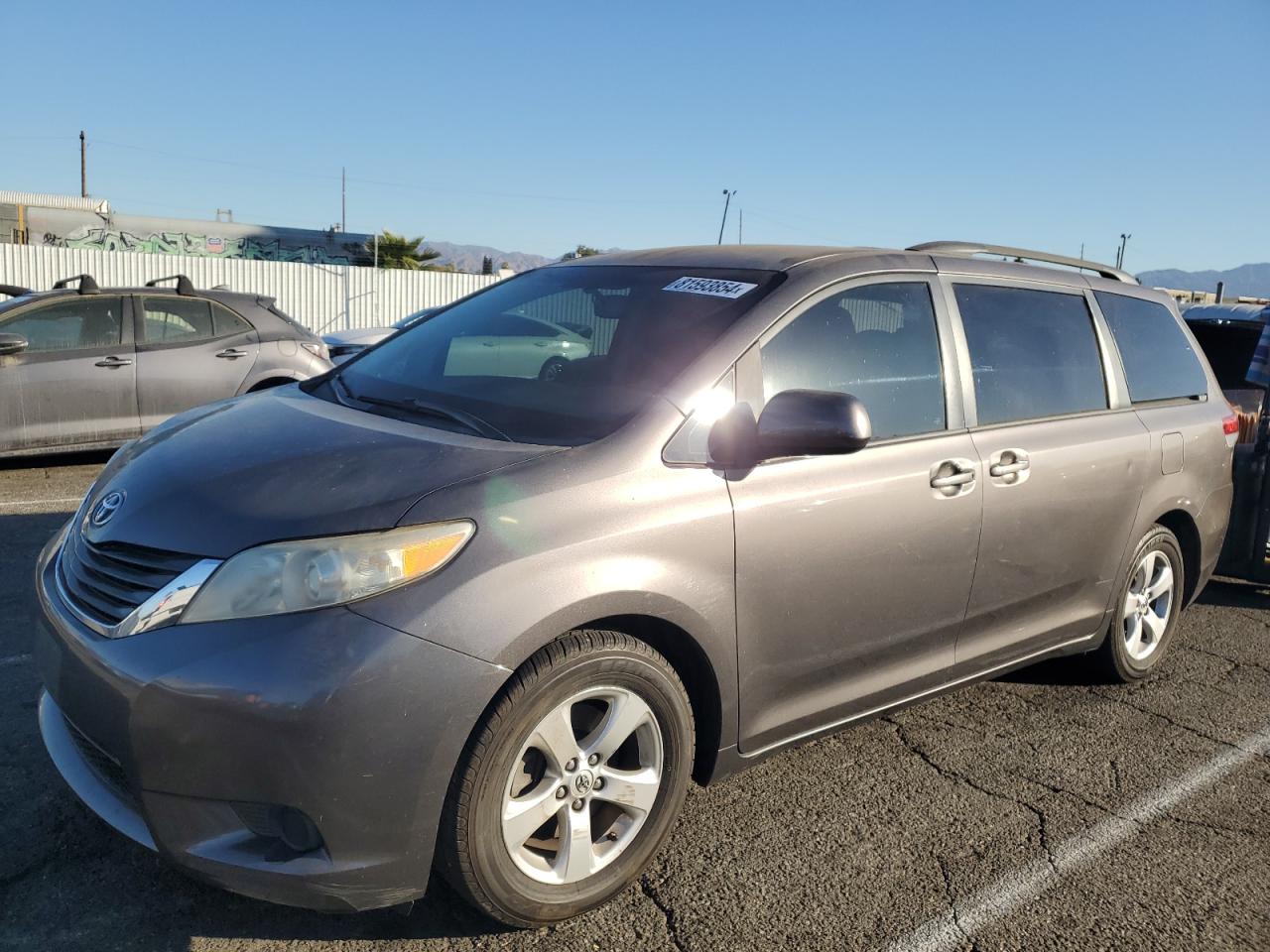 TOYOTA SIENNA LE 2013