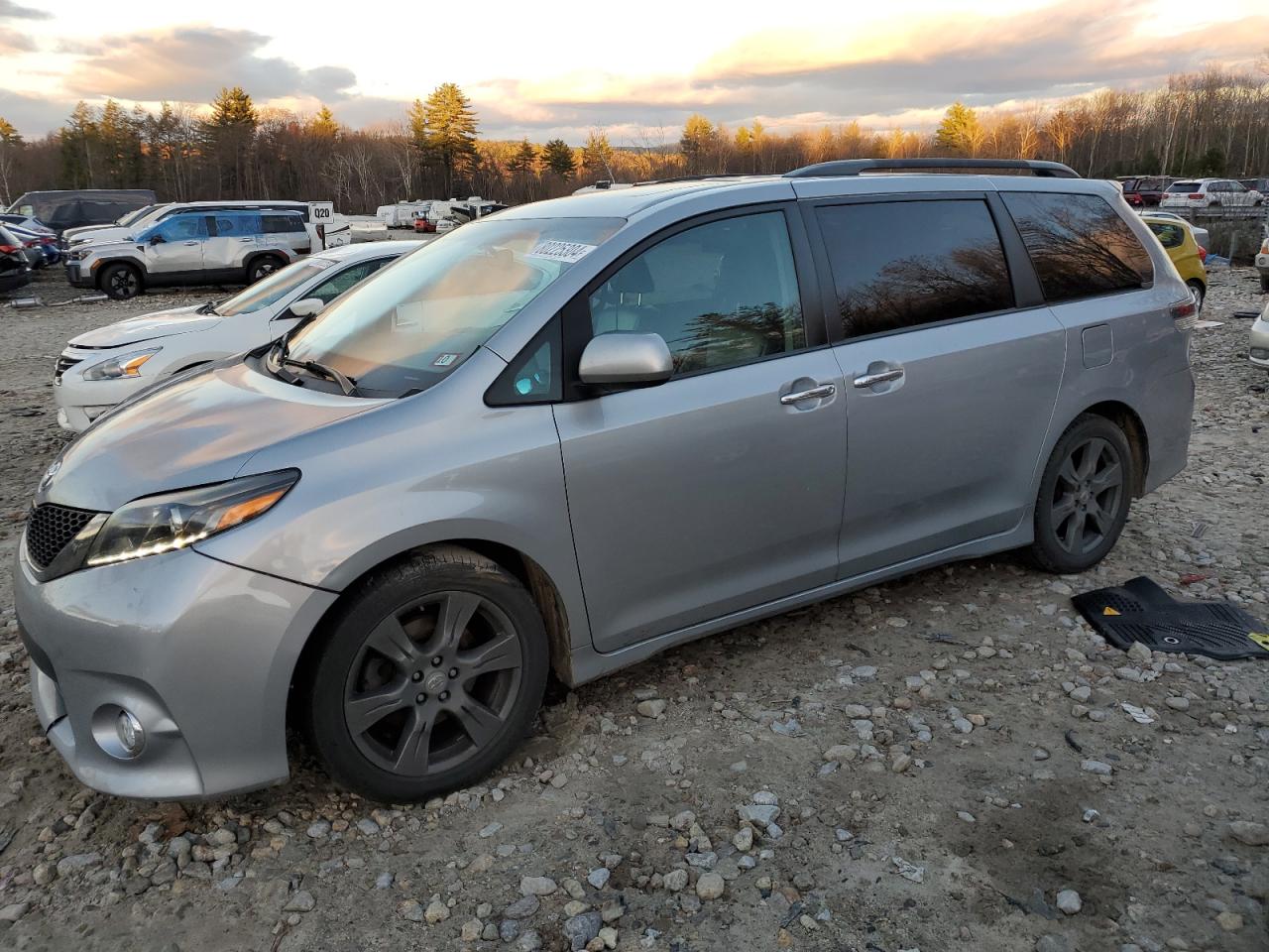 TOYOTA SIENNA SE 2017