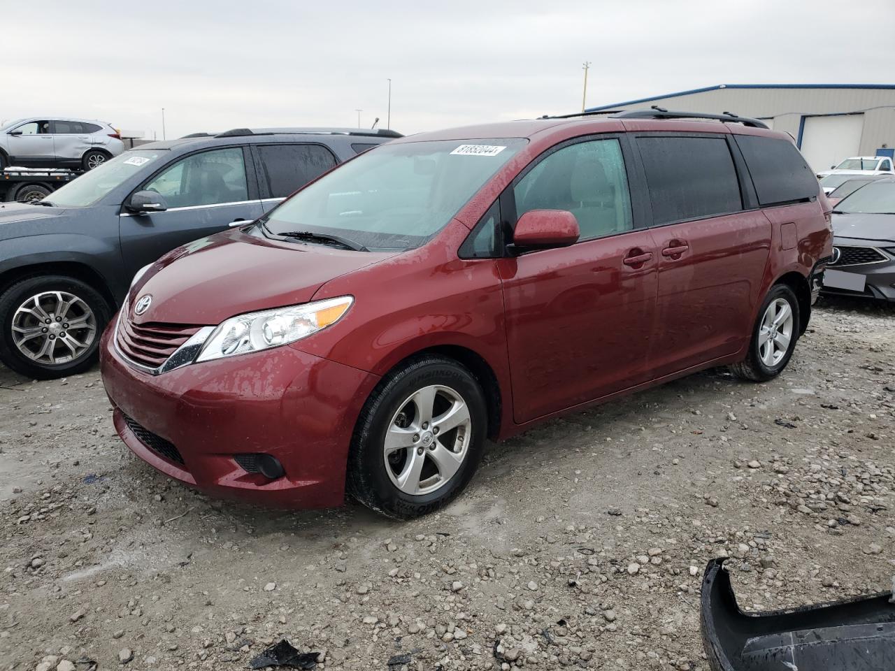 TOYOTA SIENNA LE 2015