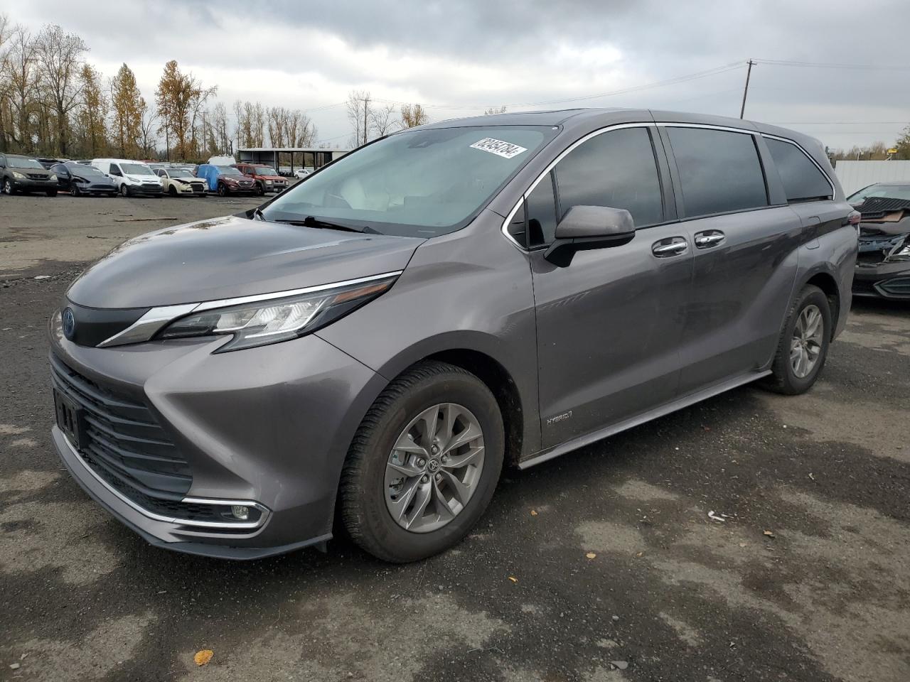 TOYOTA SIENNA XLE 2021
