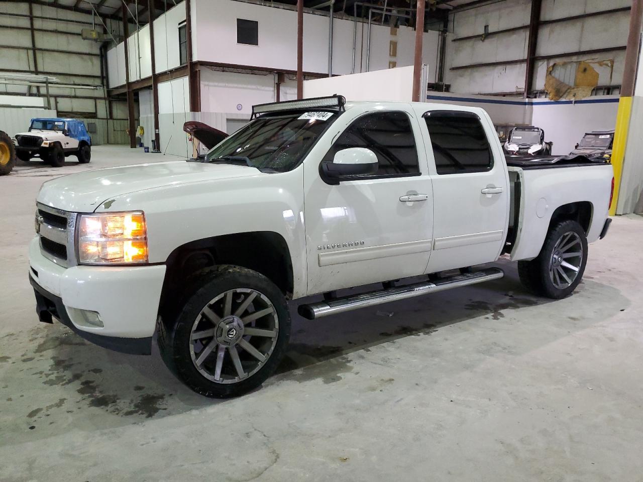 CHEVROLET SILVERADO 2011