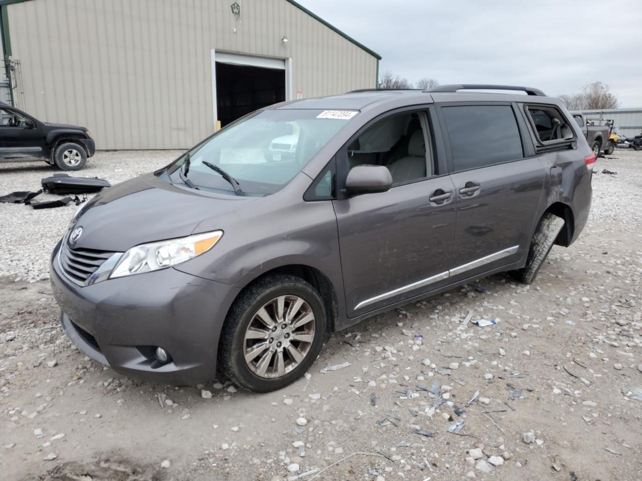 TOYOTA SIENNA XLE 2014