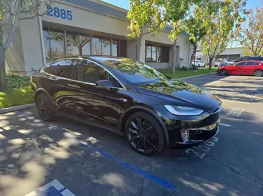 Tesla Model X 2021