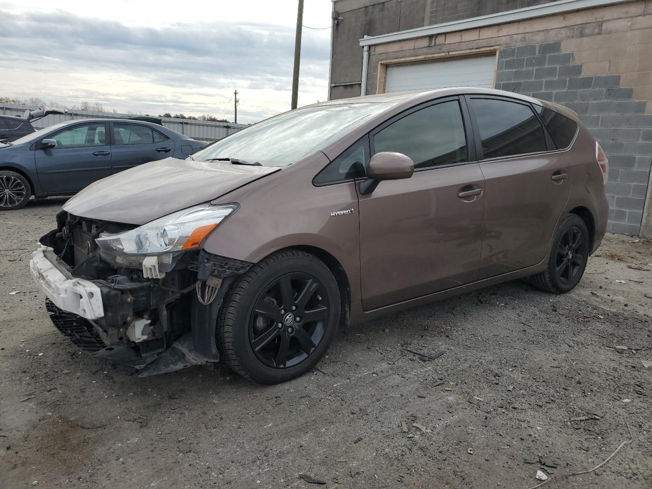 TOYOTA PRIUS V 2016