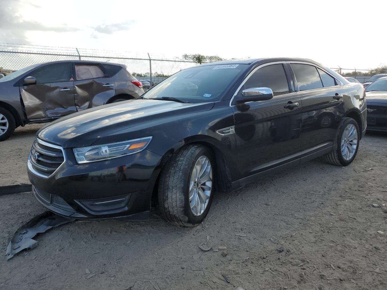 FORD TAURUS LIM 2017
