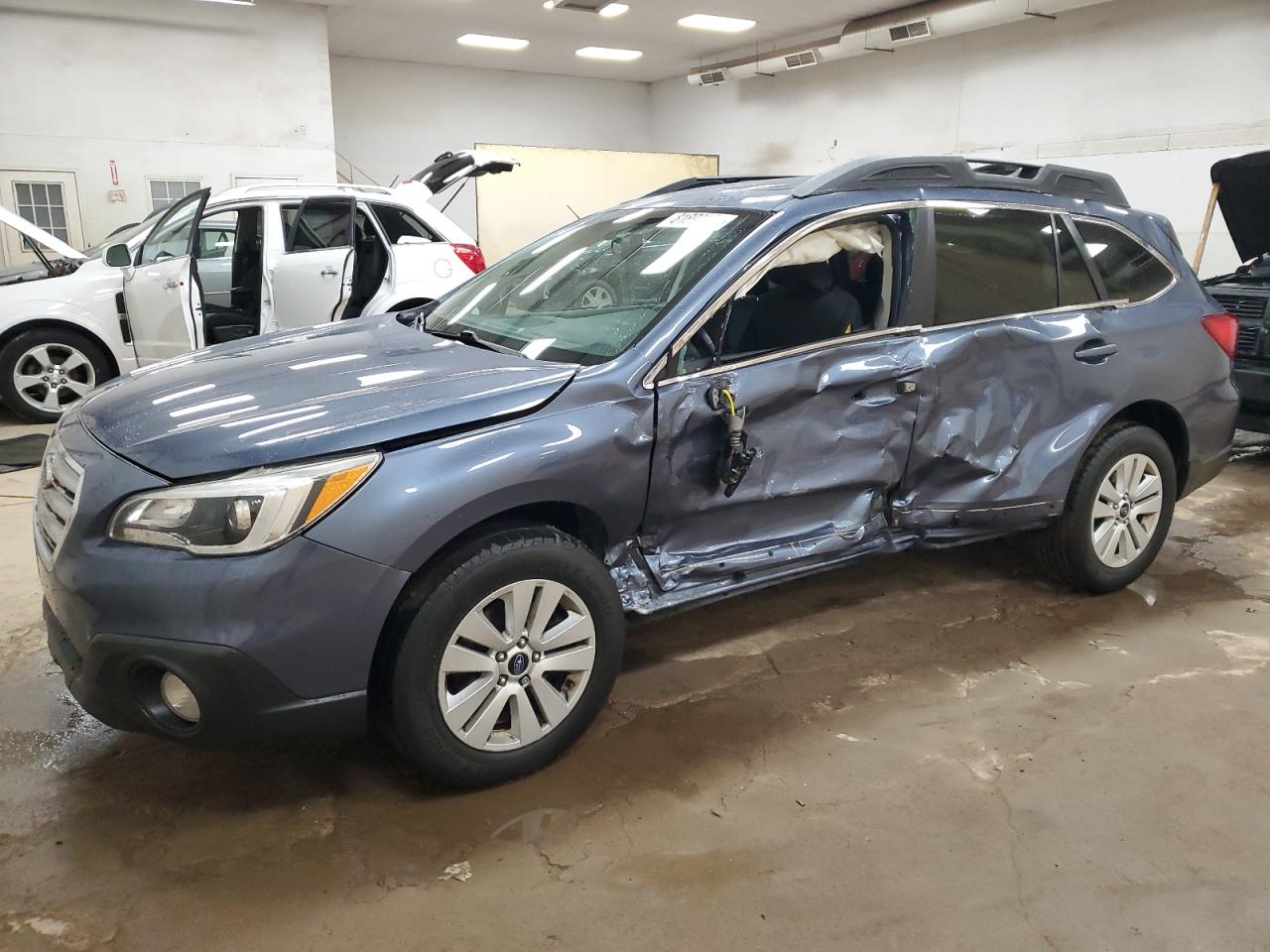 SUBARU OUTBACK 2. 2015