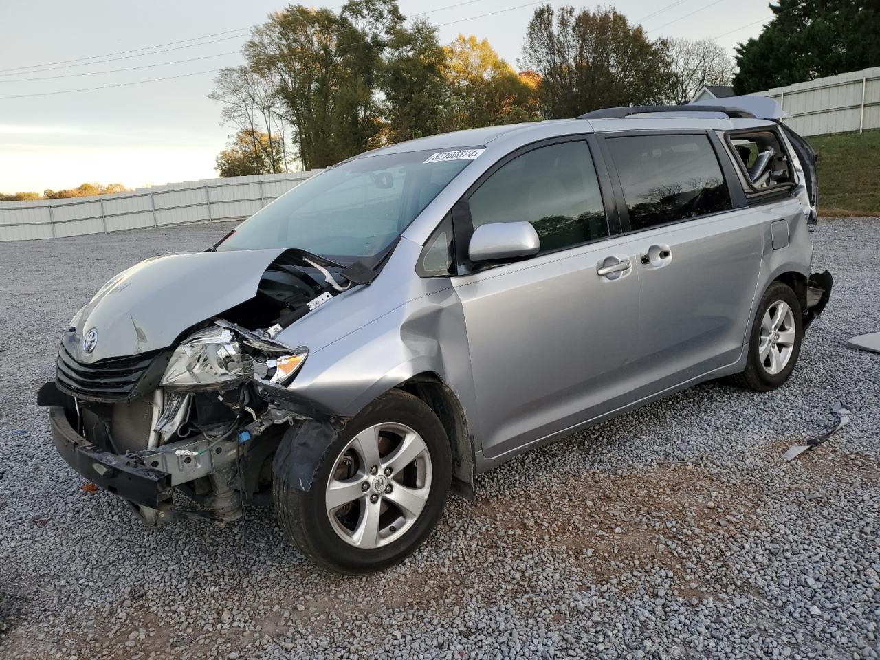 TOYOTA SIENNA LE 2013