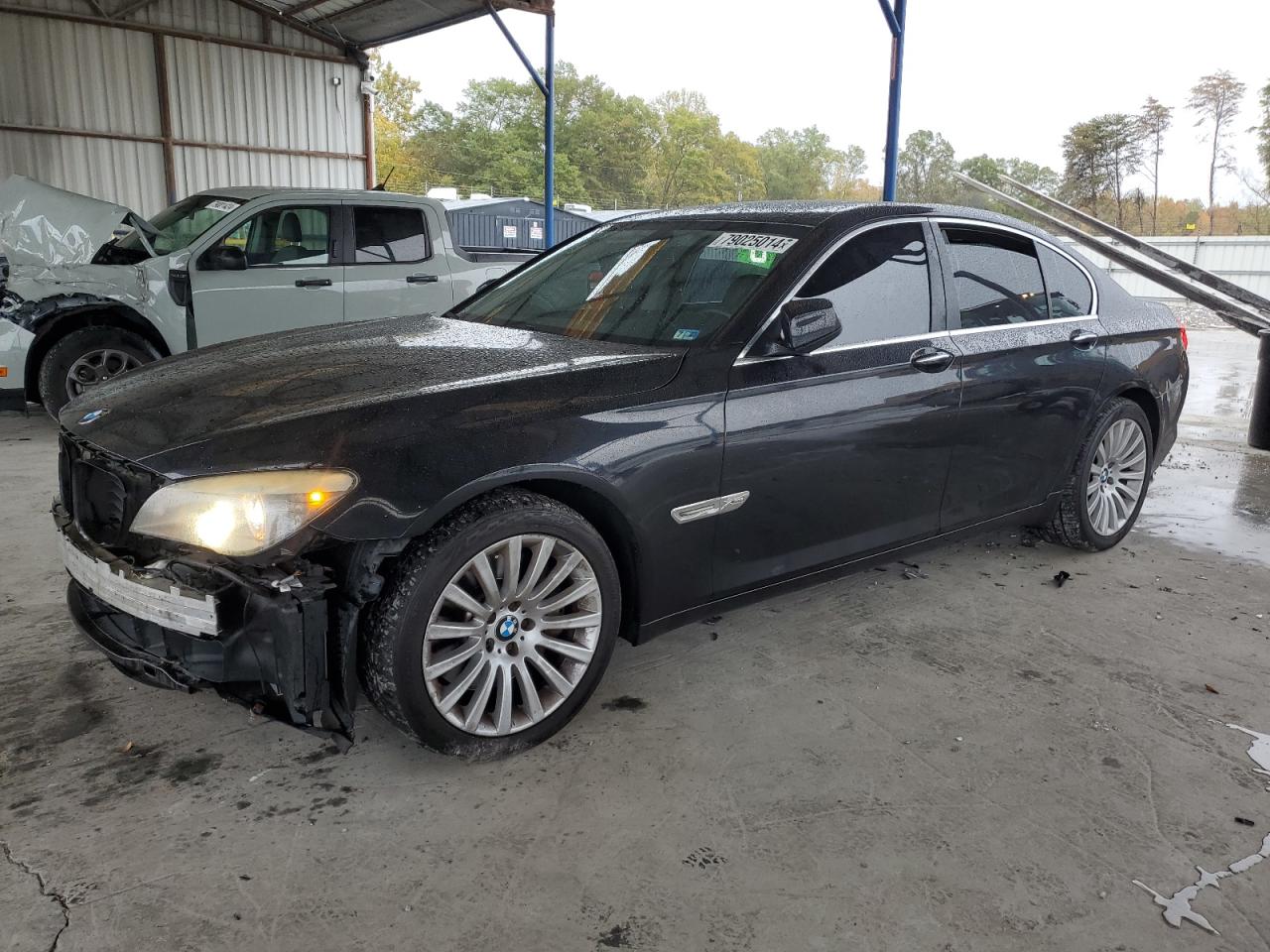 BMW 750 2011