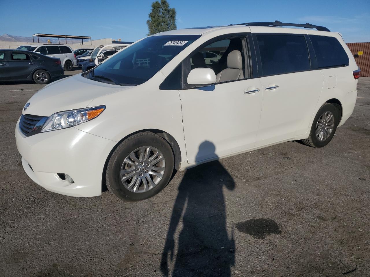 TOYOTA SIENNA XLE 2016