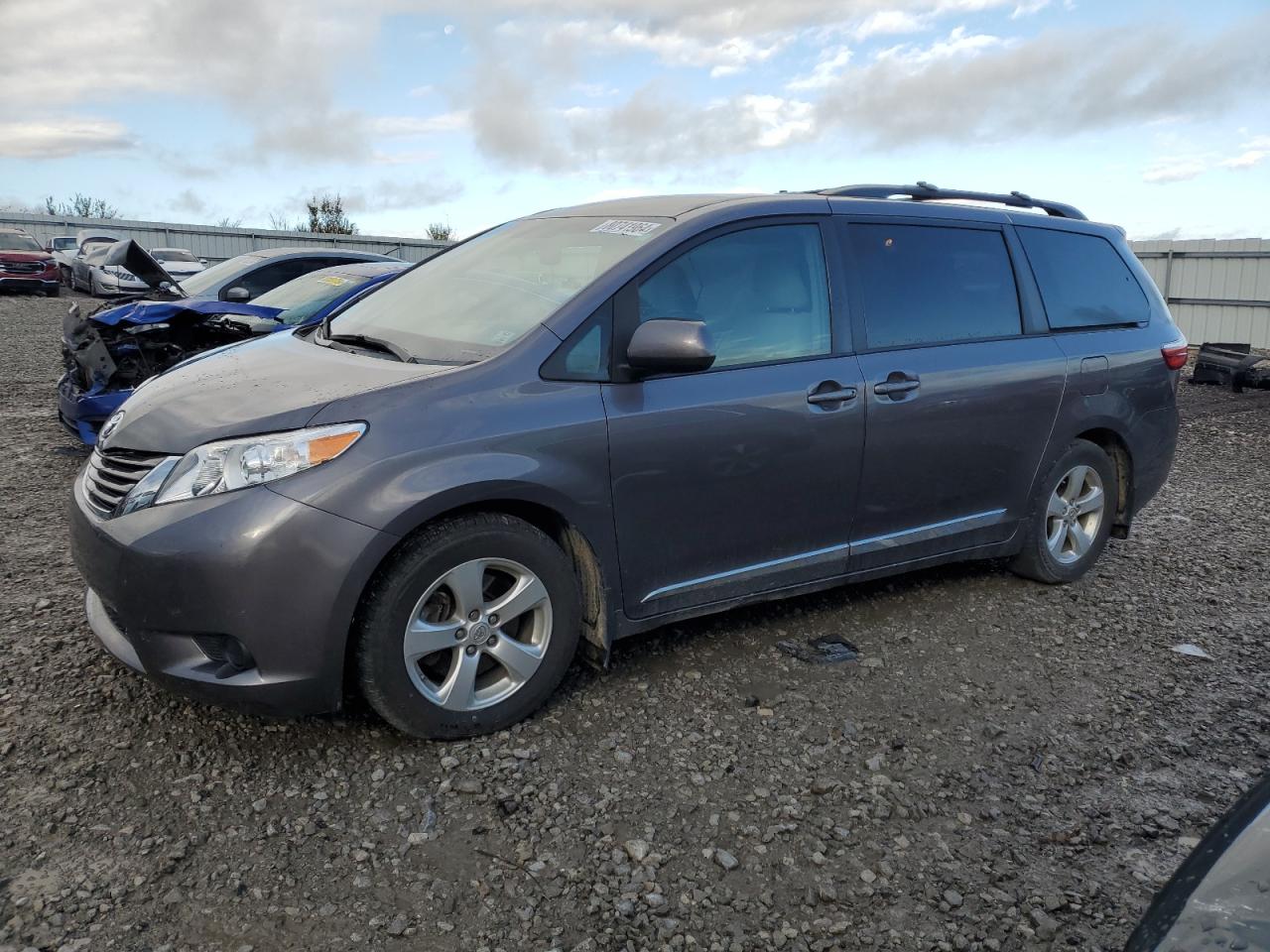 TOYOTA SIENNA LE 2015
