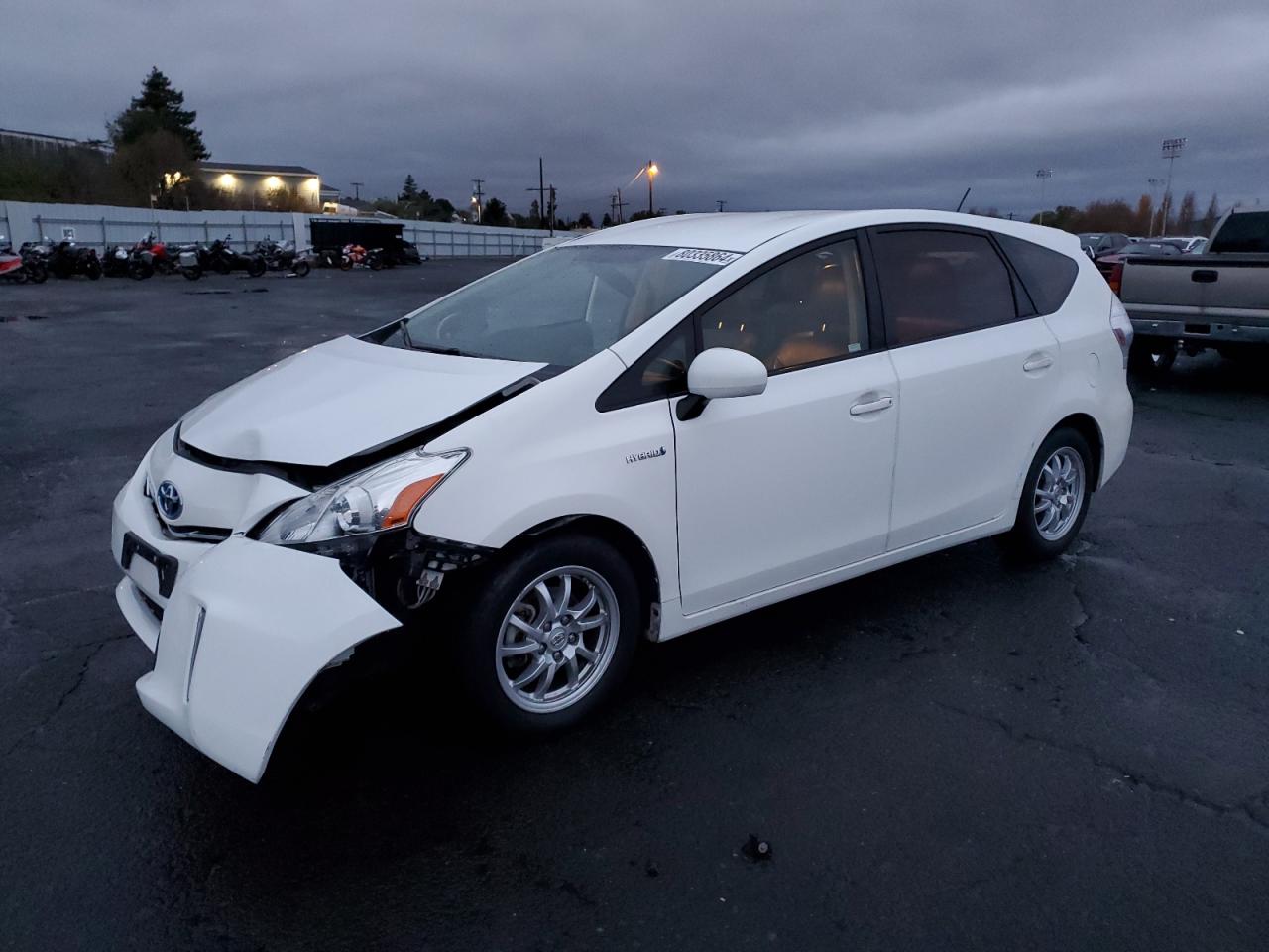 TOYOTA PRIUS V 2012