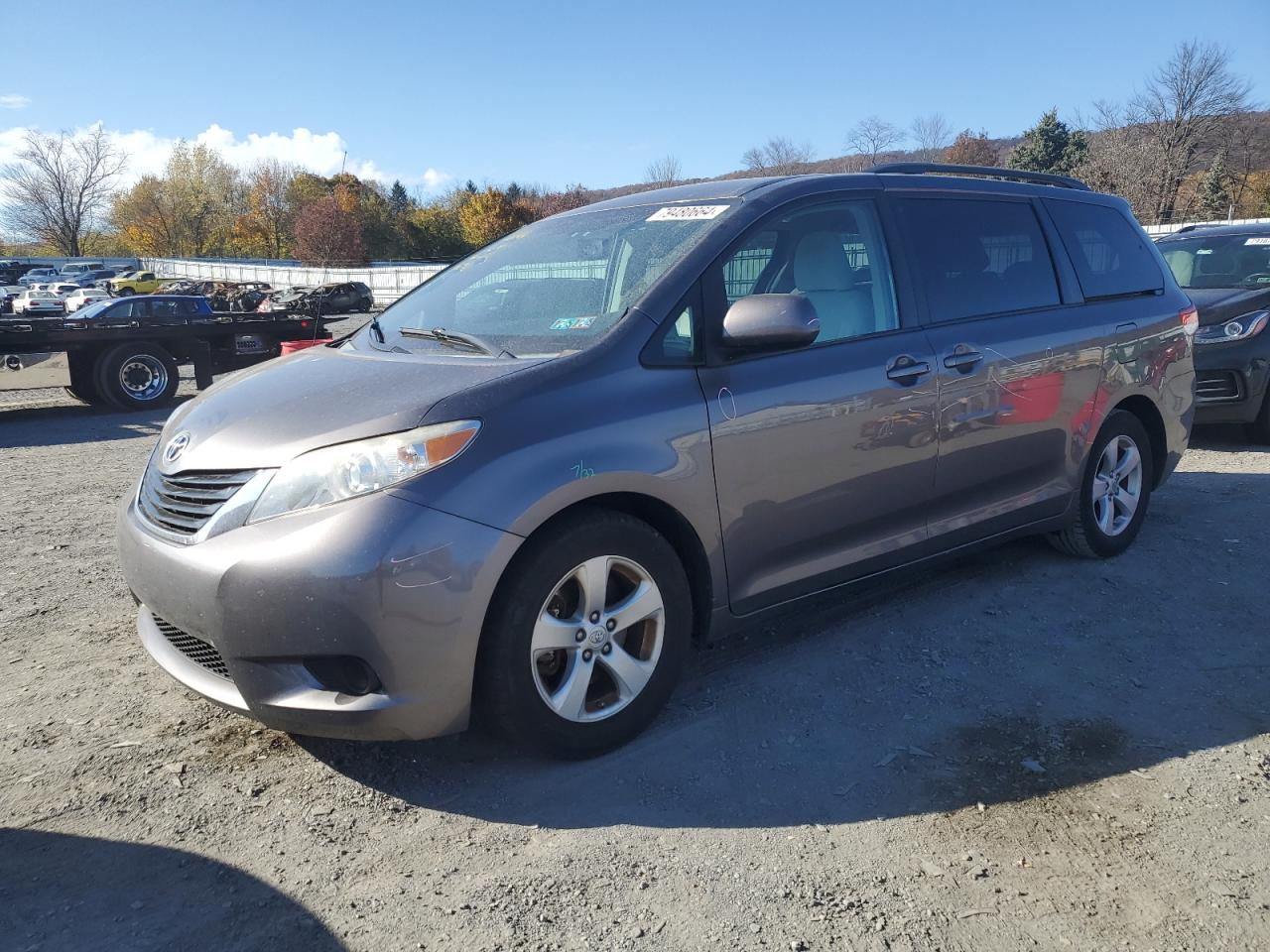 TOYOTA SIENNA LE 2014