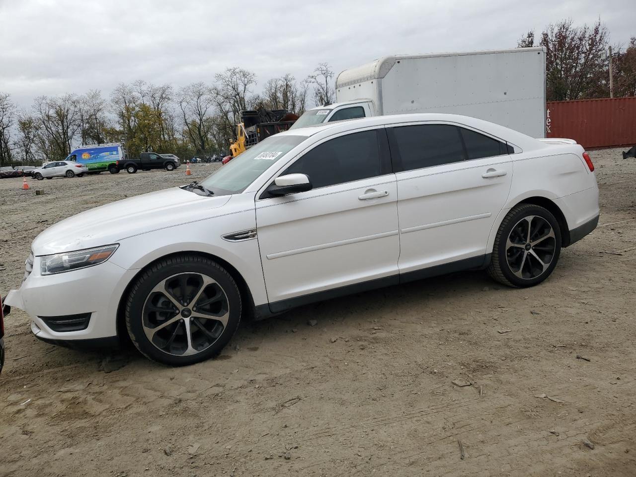 FORD TAURUS SEL 2015