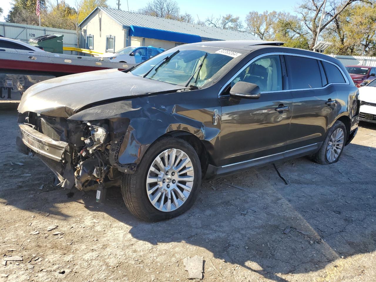 LINCOLN MKT 2011
