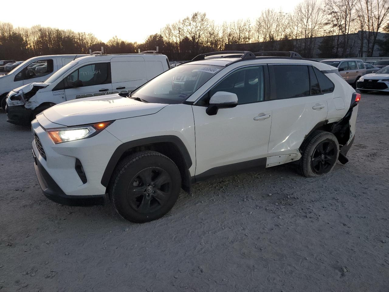 TOYOTA RAV4 XLE 2021