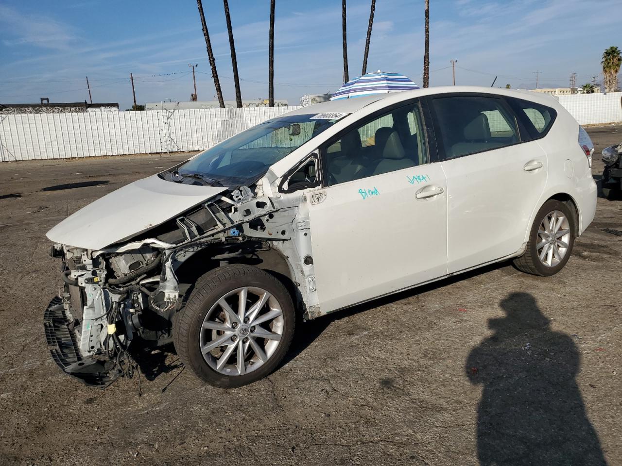 TOYOTA PRIUS V 2013