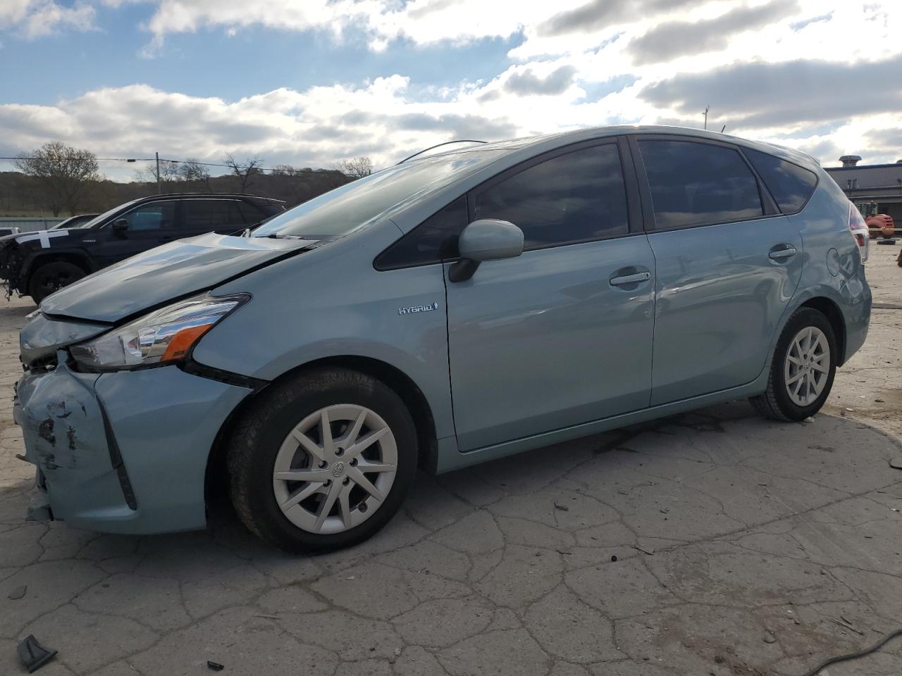 TOYOTA PRIUS V 2015