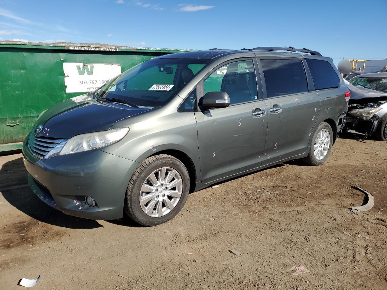 TOYOTA SIENNA XLE 2013