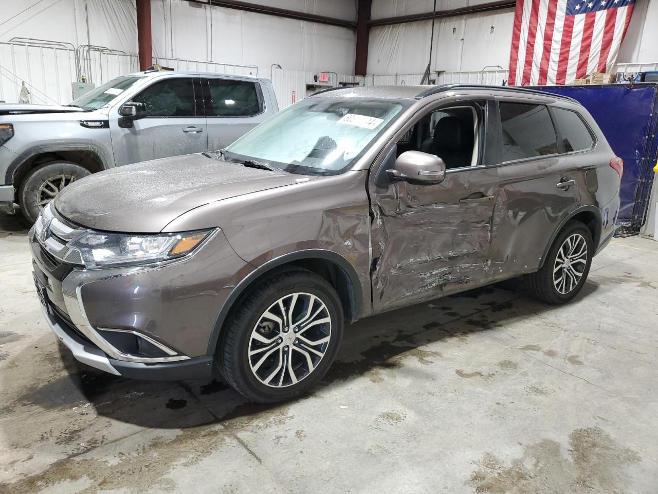MITSUBISHI OUTLANDER 2016