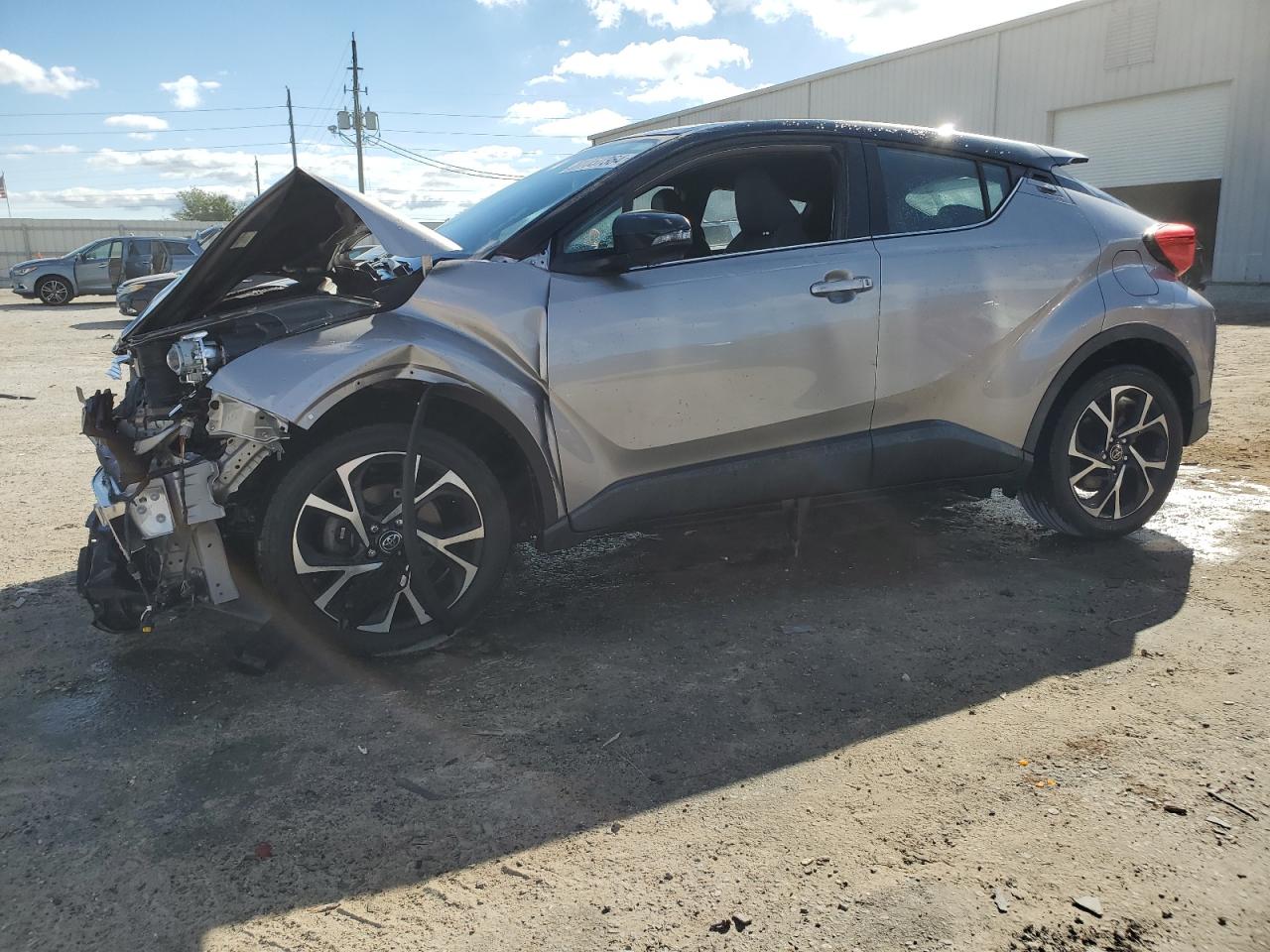TOYOTA C-HR XLE 2019