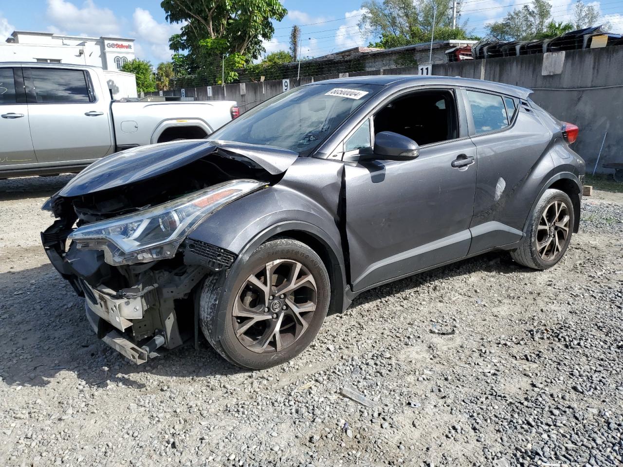 TOYOTA C-HR XLE 2018