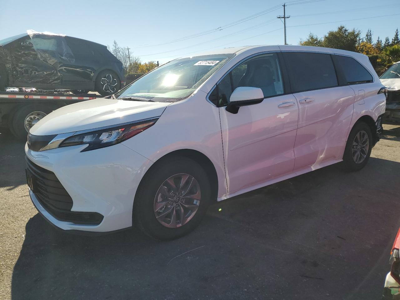 TOYOTA SIENNA LE 2024