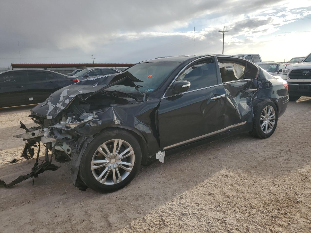 HYUNDAI GENESIS 4. 2011
