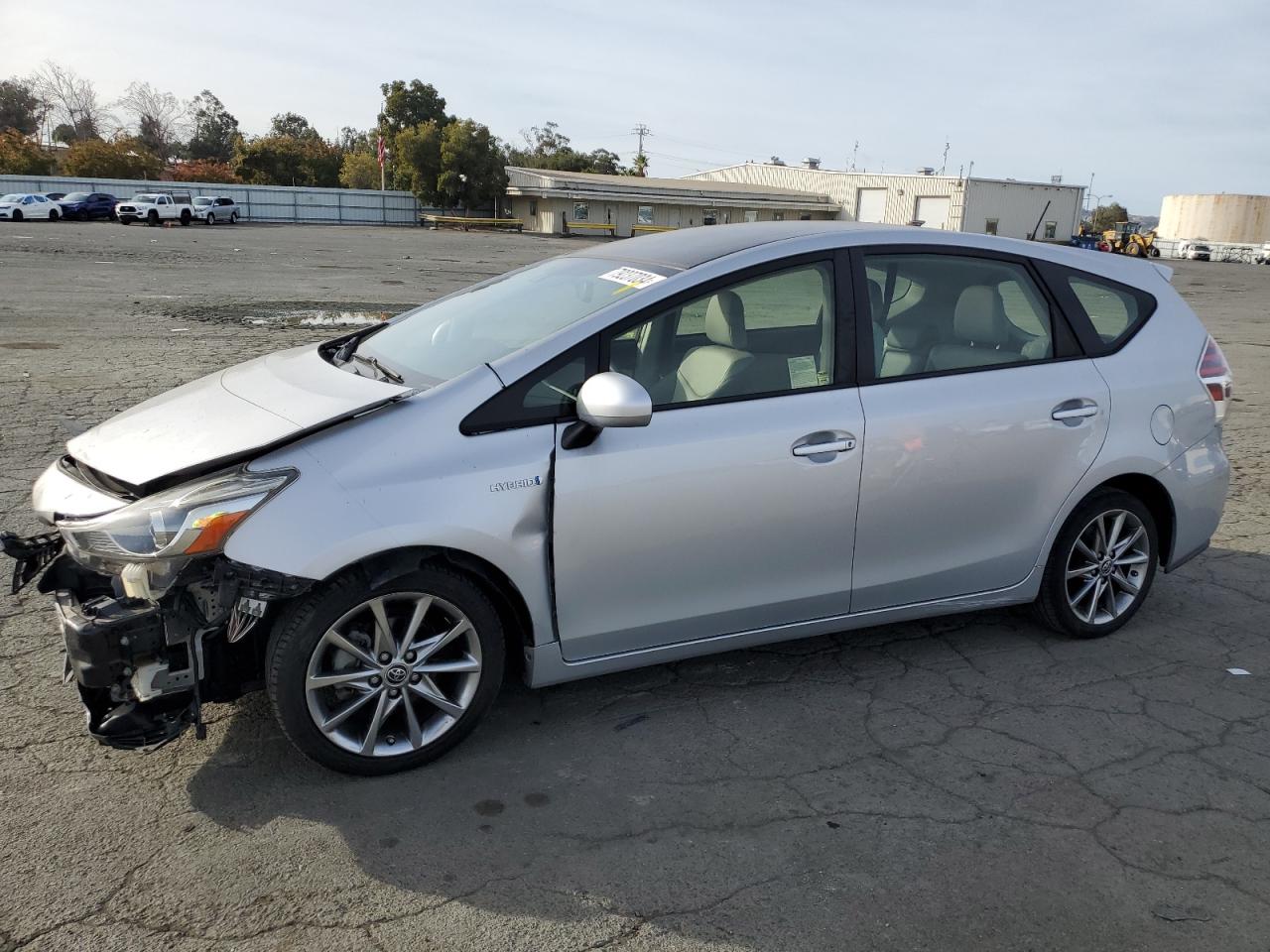 TOYOTA PRIUS V 2015
