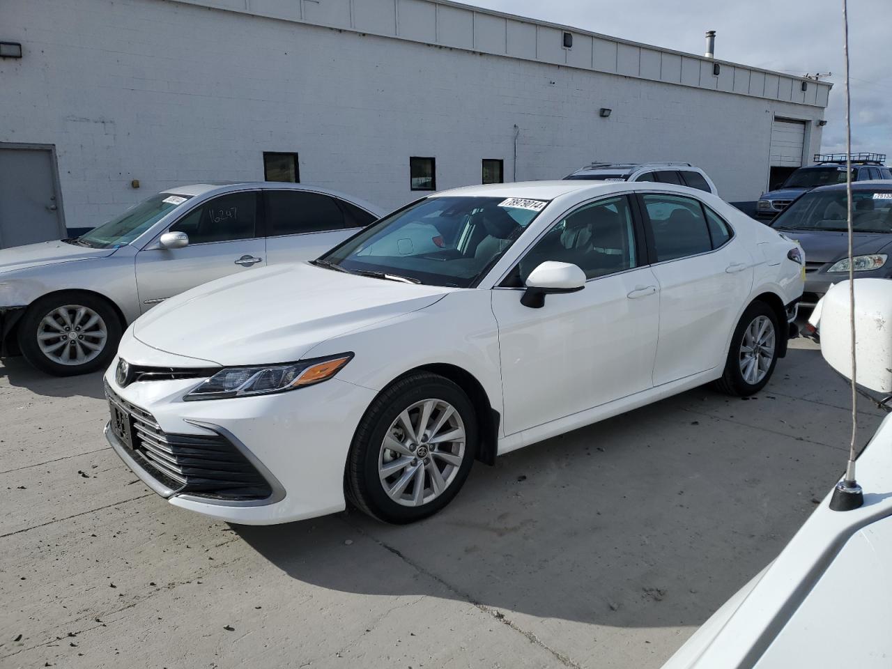 TOYOTA CAMRY LE 2024