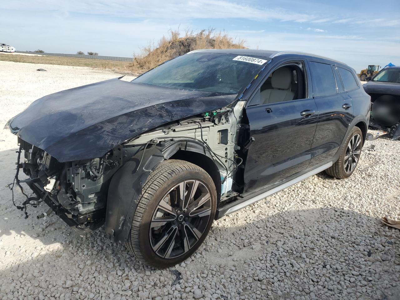 VOLVO V60 CROSS 2023