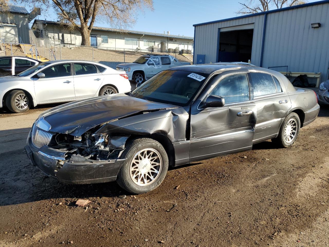 LINCOLN TOWN CAR S 2002