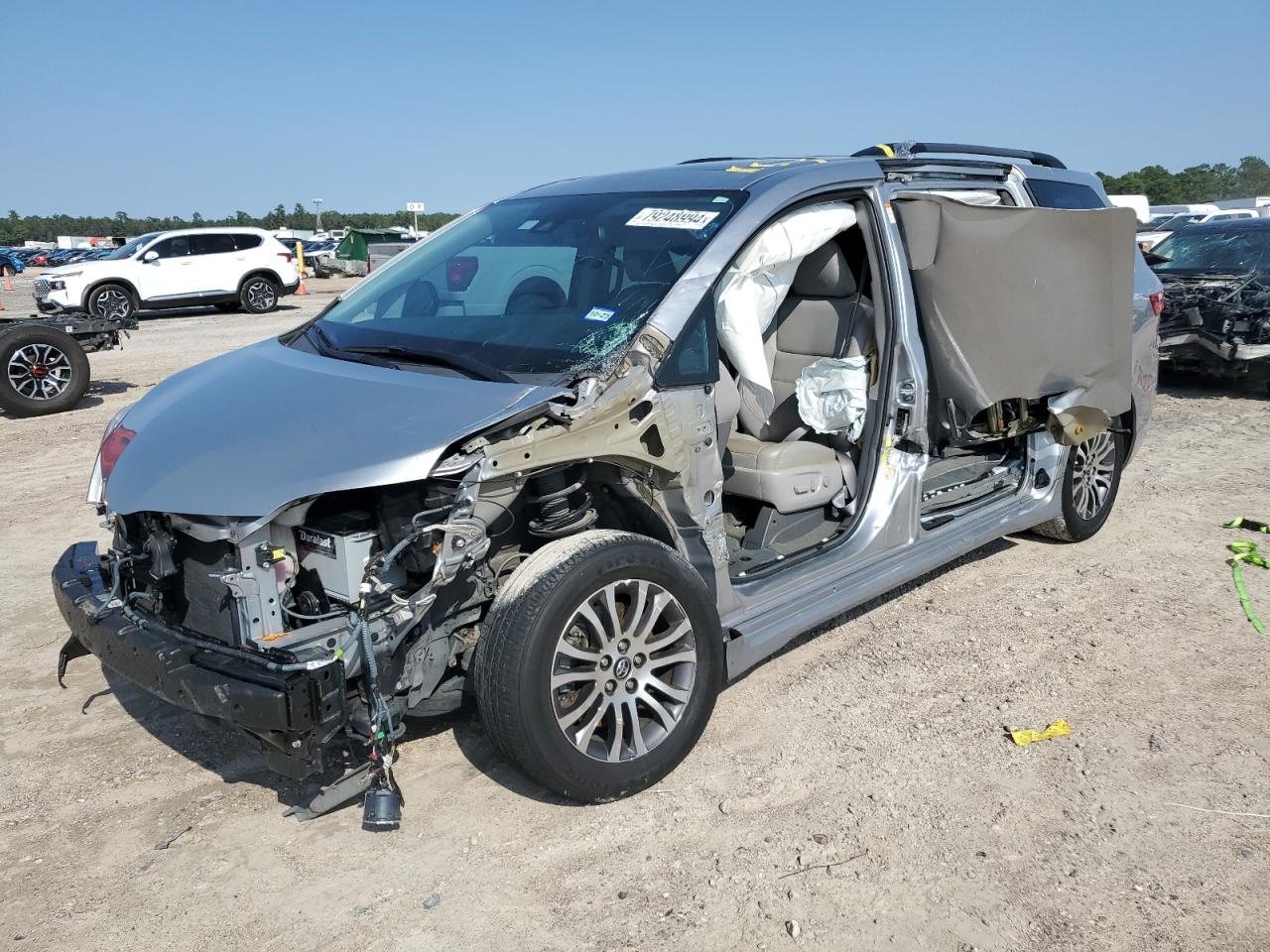 TOYOTA SIENNA XLE 2018