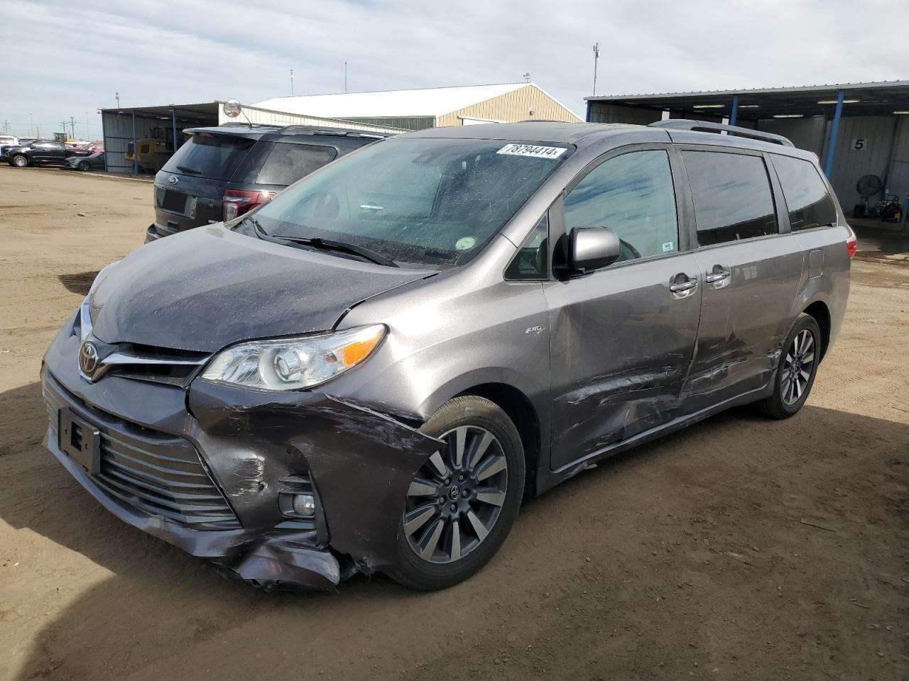 TOYOTA SIENNA XLE 2018