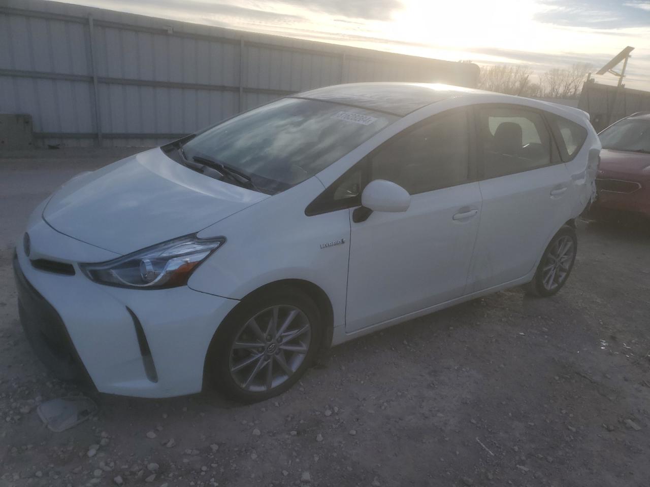 TOYOTA PRIUS V 2017