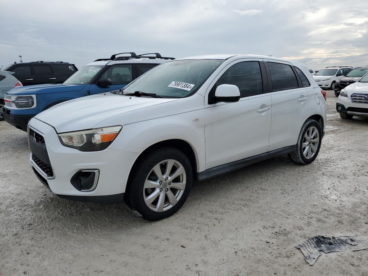 MITSUBISHI OUTLANDER 2015