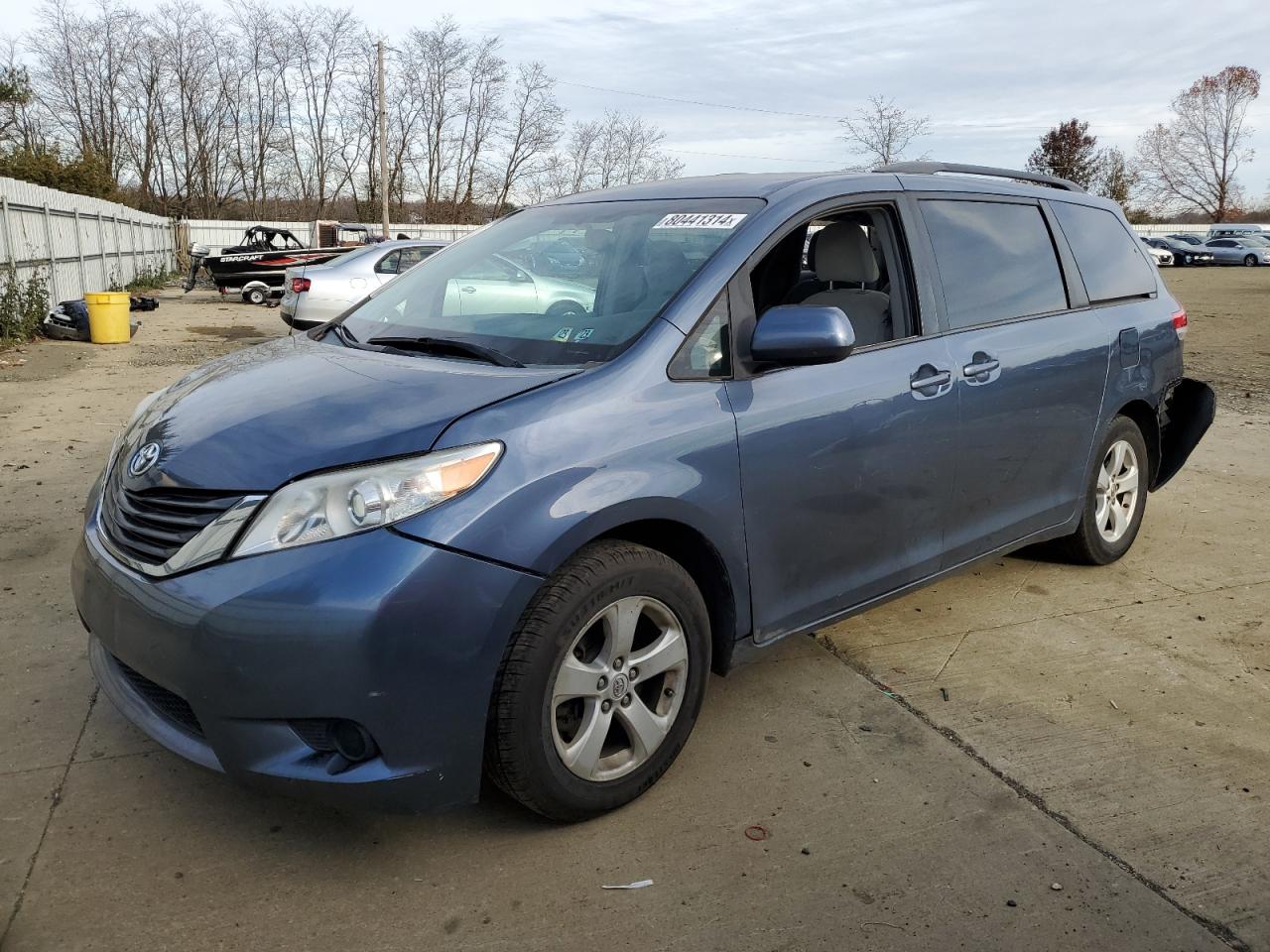 TOYOTA SIENNA LE 2014