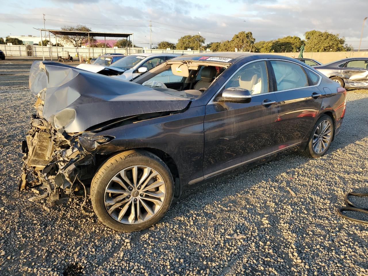 HYUNDAI GENESIS 3. 2015