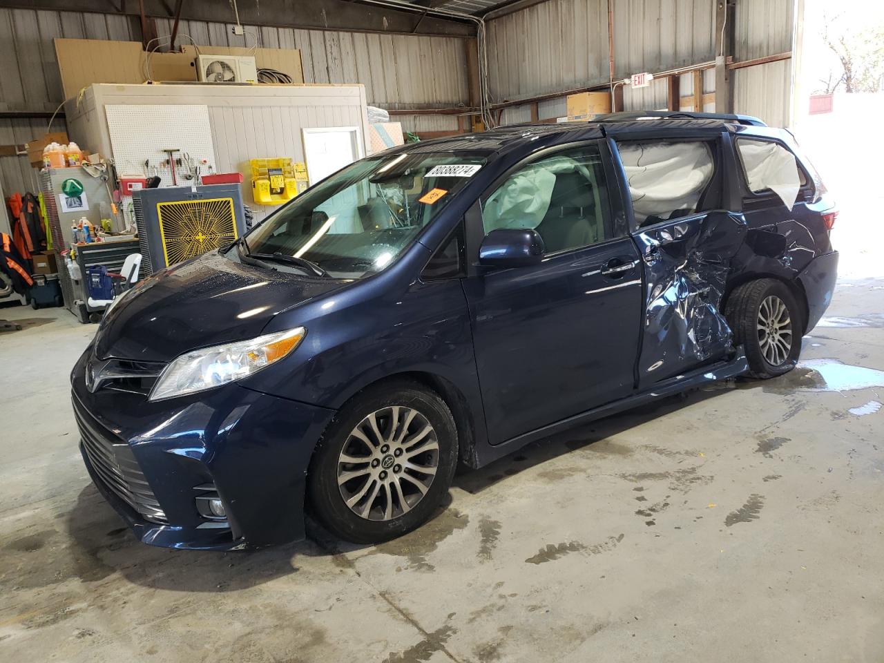 TOYOTA SIENNA XLE 2020