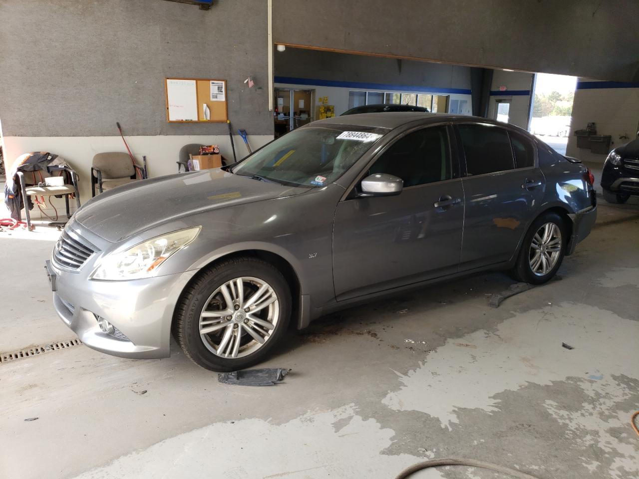 INFINITI Q40 2015