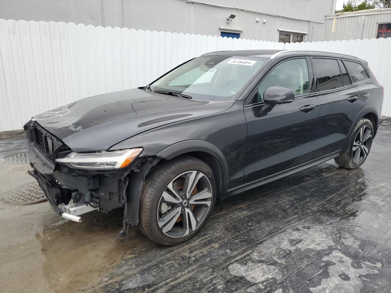 VOLVO V60 CROSS 2024