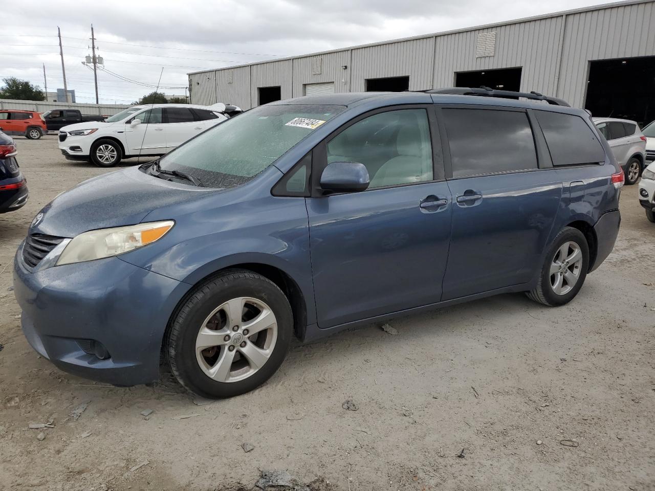 TOYOTA SIENNA LE 2014