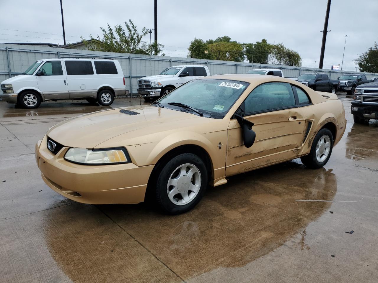 FORD MUSTANG 2000