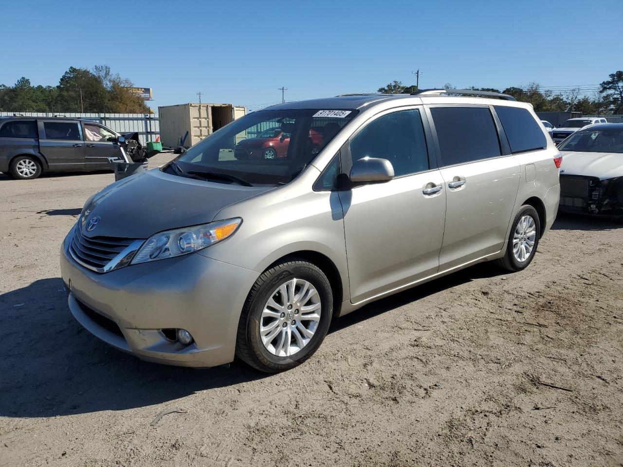 TOYOTA SIENNA XLE 2017